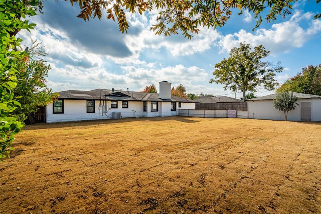 6207 Royal Lane, Dallas, TX 75230