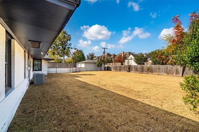 6207 Royal Lane, Dallas, TX 75230