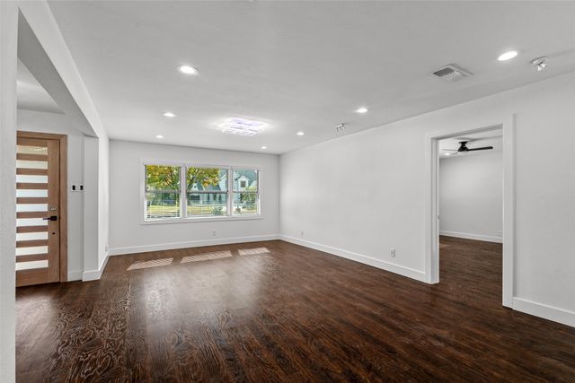 6207 Royal Lane, Dallas, TX 75230