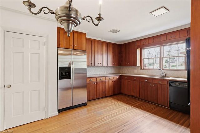 698 Lichfield Road, Winston-salem, NC 27104