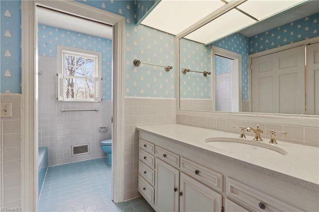 698 Lichfield Road, Winston-salem, NC 27104