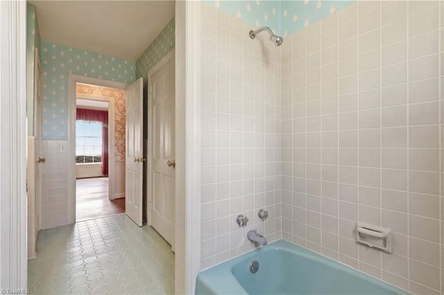 698 Lichfield Road, Winston-salem, NC 27104