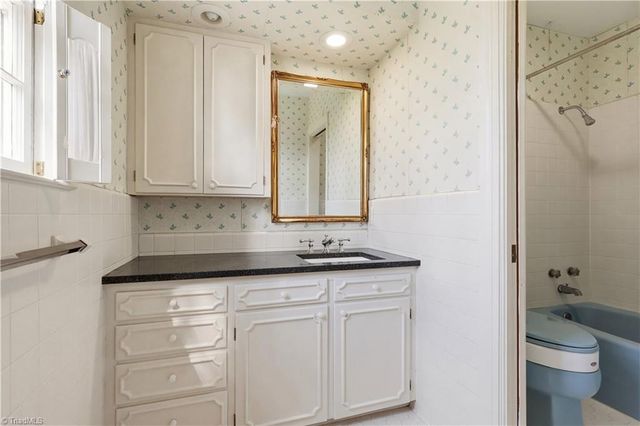 698 Lichfield Road, Winston-salem, NC 27104