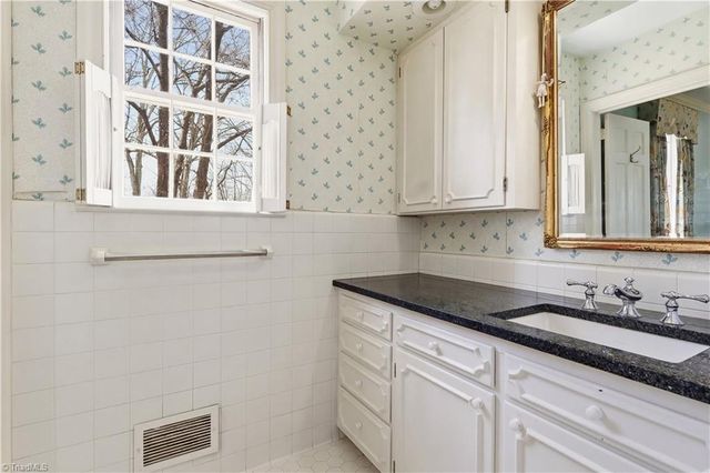 698 Lichfield Road, Winston-salem, NC 27104