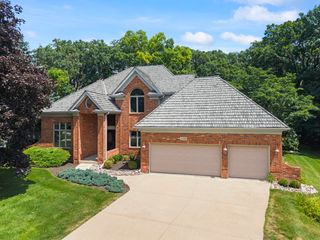 1599 Far Hills Drive, Bartlett, IL 60103