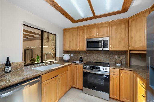 22 Seaview Dr S, Rolling Hills Estates, CA 90274