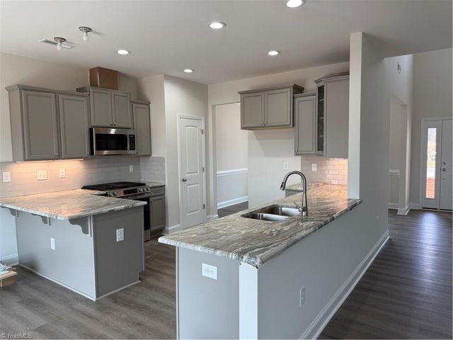 1461 Dappledown Street 64, Kernersville, NC 27284