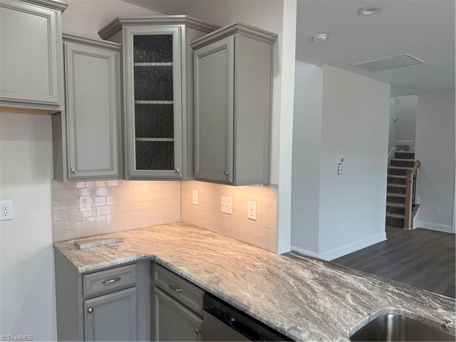 1461 Dappledown Street 64, Kernersville, NC 27284