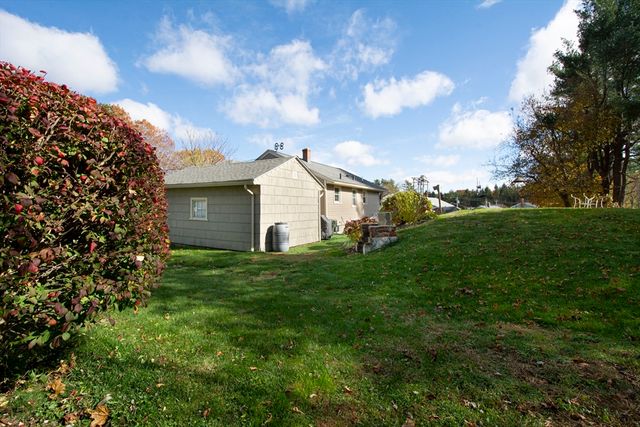 9 Orchard Dr, Paxton, MA 01612