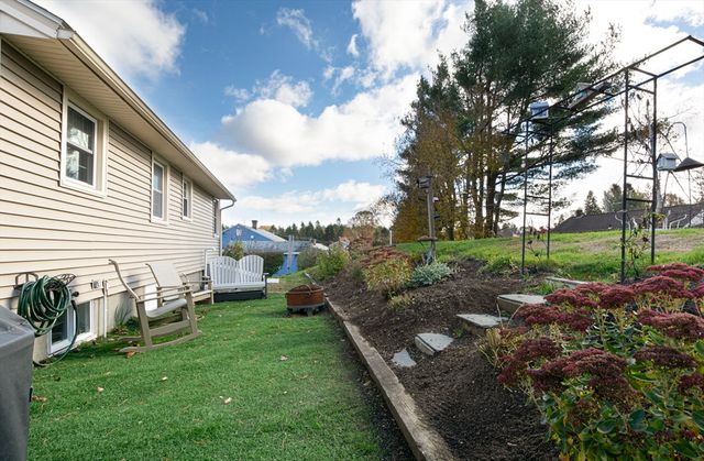 9 Orchard Dr, Paxton, MA 01612