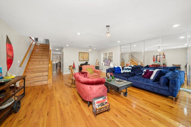 7947 S Clyde Avenue, Chicago, IL 60617