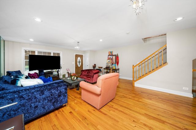 7947 S Clyde Avenue, Chicago, IL 60617