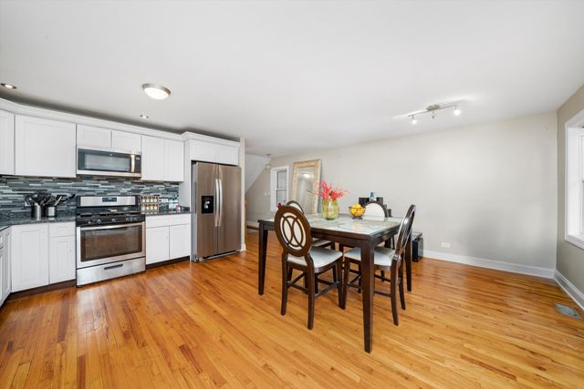 7947 S Clyde Avenue, Chicago, IL 60617