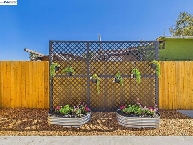 1106 88Th Ave, Oakland, CA 94621