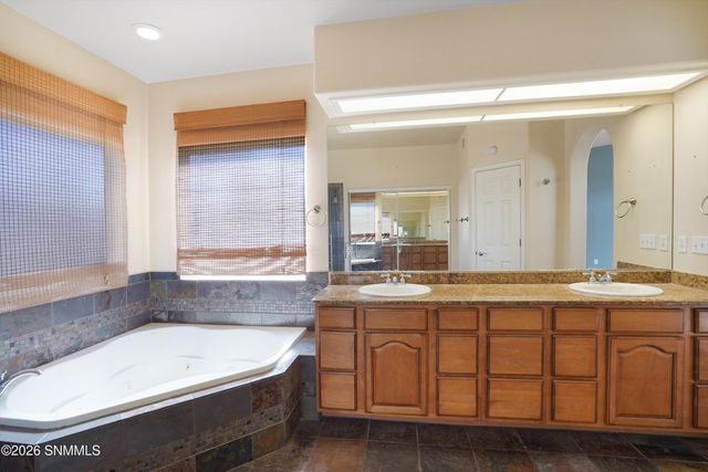 2205 Sun Chaser Place, Las Cruces, NM 88011