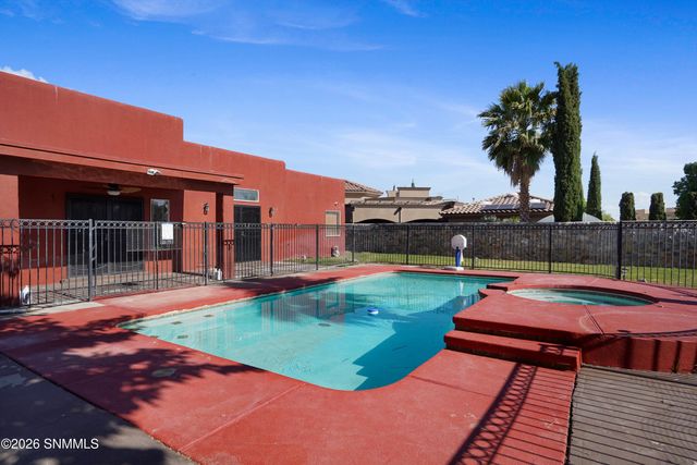 2205 Sun Chaser Place, Las Cruces, NM 88011