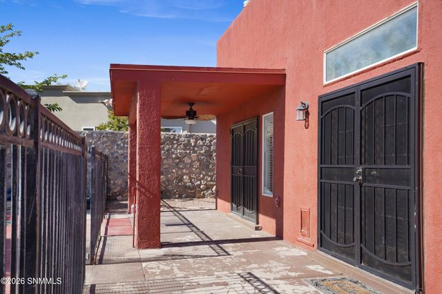 2205 Sun Chaser Place, Las Cruces, NM 88011