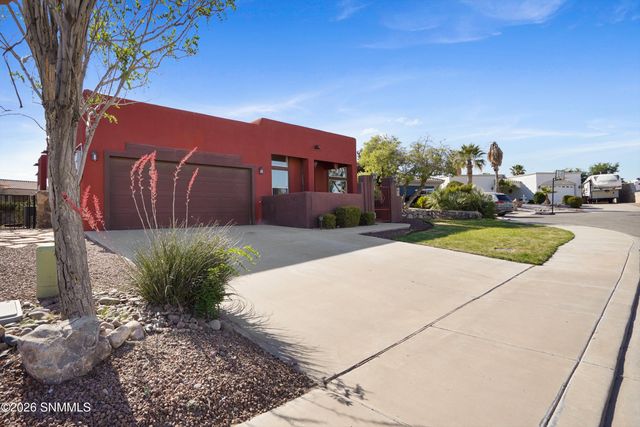 2205 Sun Chaser Place, Las Cruces, NM 88011