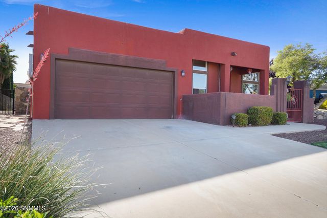 2205 Sun Chaser Place, Las Cruces, NM 88011