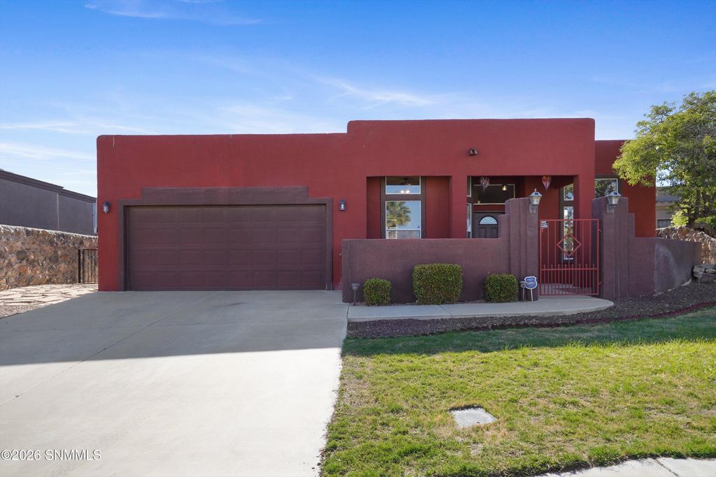 2205 Sun Chaser Place, Las Cruces, NM 88011