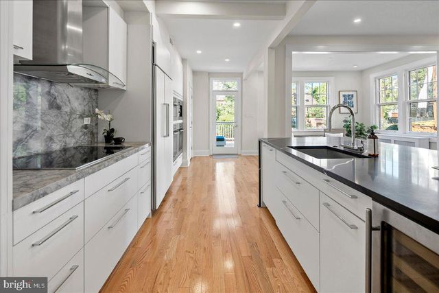 2940 BELLEVUE TER NW, Washington, DC 20016