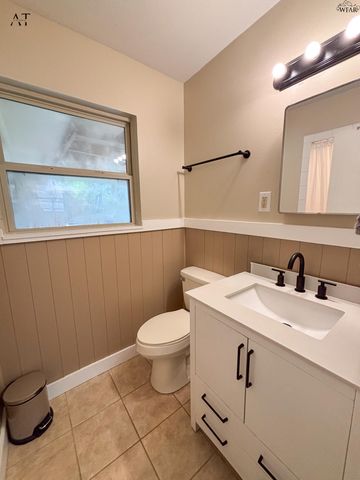 605 OAK STREET, Burkburnett, TX 76354