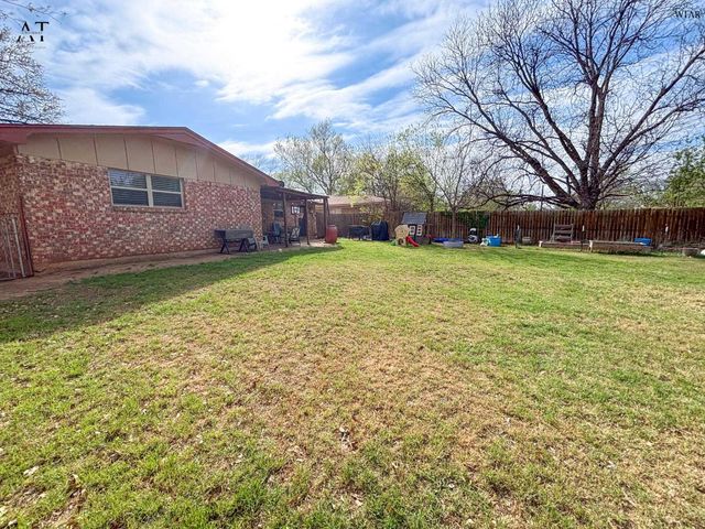 605 OAK STREET, Burkburnett, TX 76354