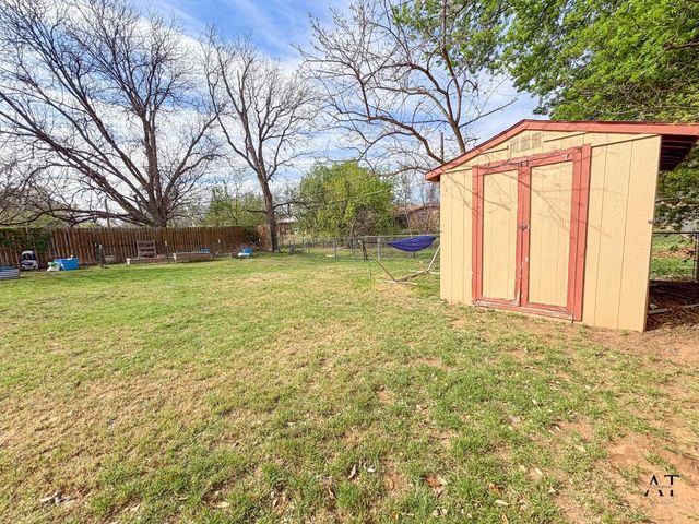 605 OAK STREET, Burkburnett, TX 76354
