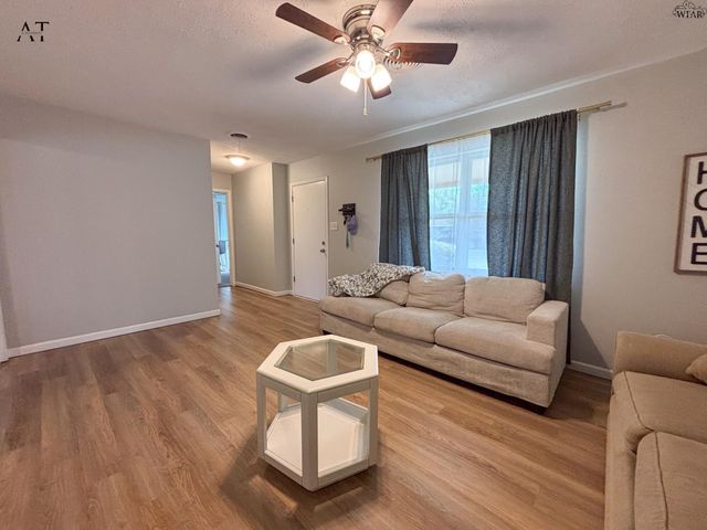 605 OAK STREET, Burkburnett, TX 76354