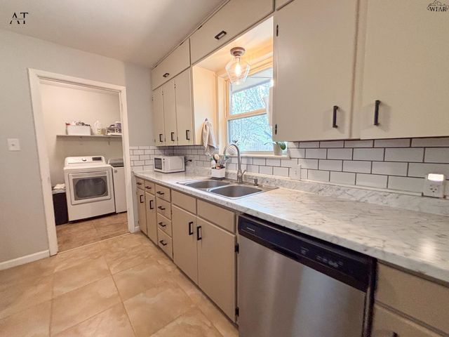 605 OAK STREET, Burkburnett, TX 76354