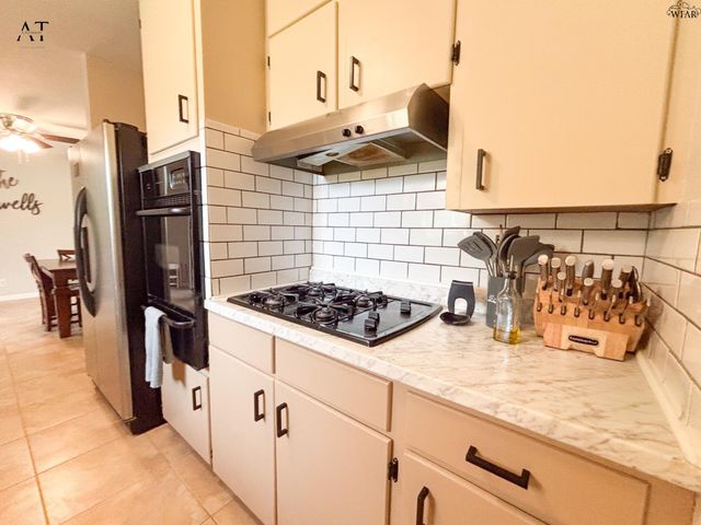 605 OAK STREET, Burkburnett, TX 76354