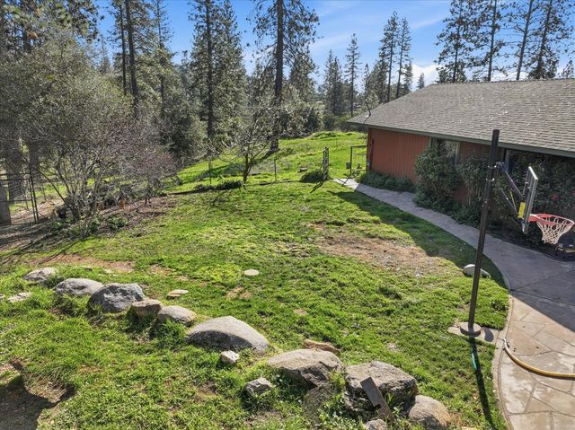 3868 Pinecrest Drive, Mariposa, CA 95338