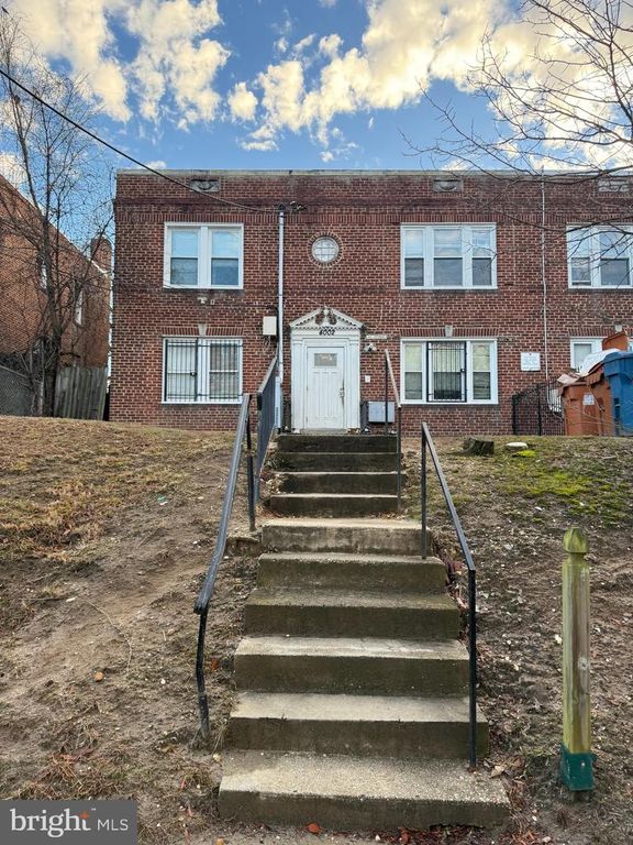 4002 S CAPITOL ST SE, Washington, DC 20032