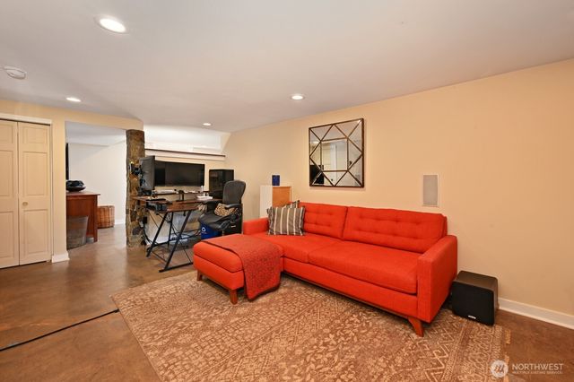 349 NW 49th Street, Seattle, WA 98107