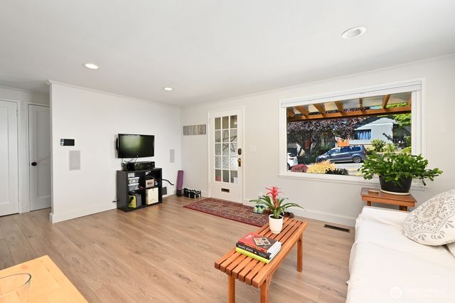 349 NW 49th Street, Seattle, WA 98107