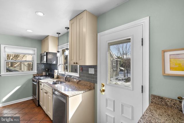 7005 GROVE RD, Alexandria, VA 22306