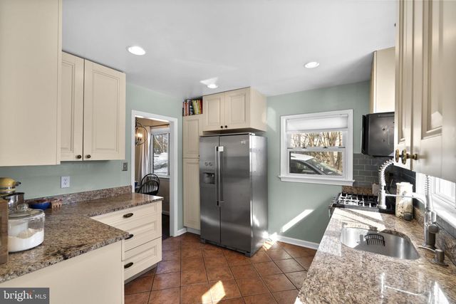 7005 GROVE RD, Alexandria, VA 22306