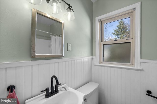 7005 GROVE RD, Alexandria, VA 22306