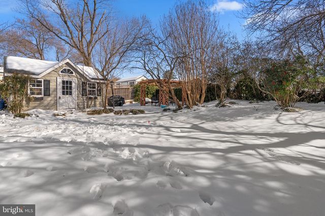 7005 GROVE RD, Alexandria, VA 22306