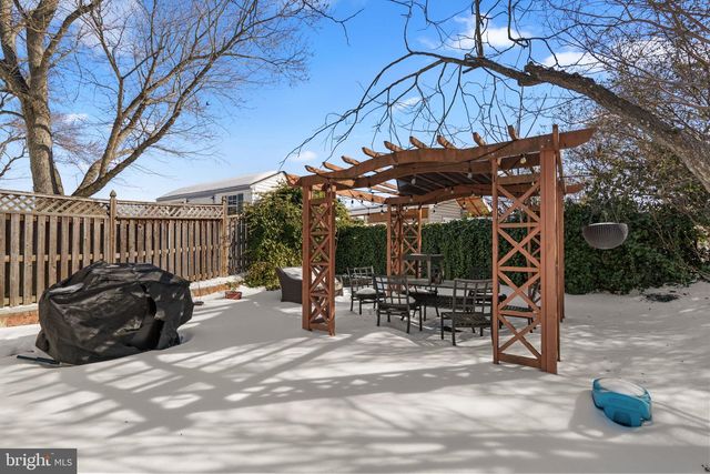 7005 GROVE RD, Alexandria, VA 22306