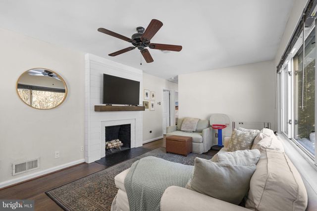 7005 GROVE RD, Alexandria, VA 22306