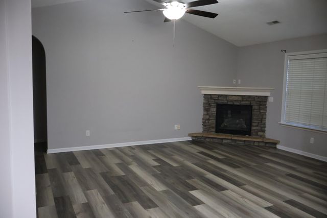 5806 FREEPORT WAY, Columbia, MO 65201