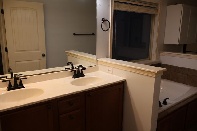 5806 FREEPORT WAY, Columbia, MO 65201