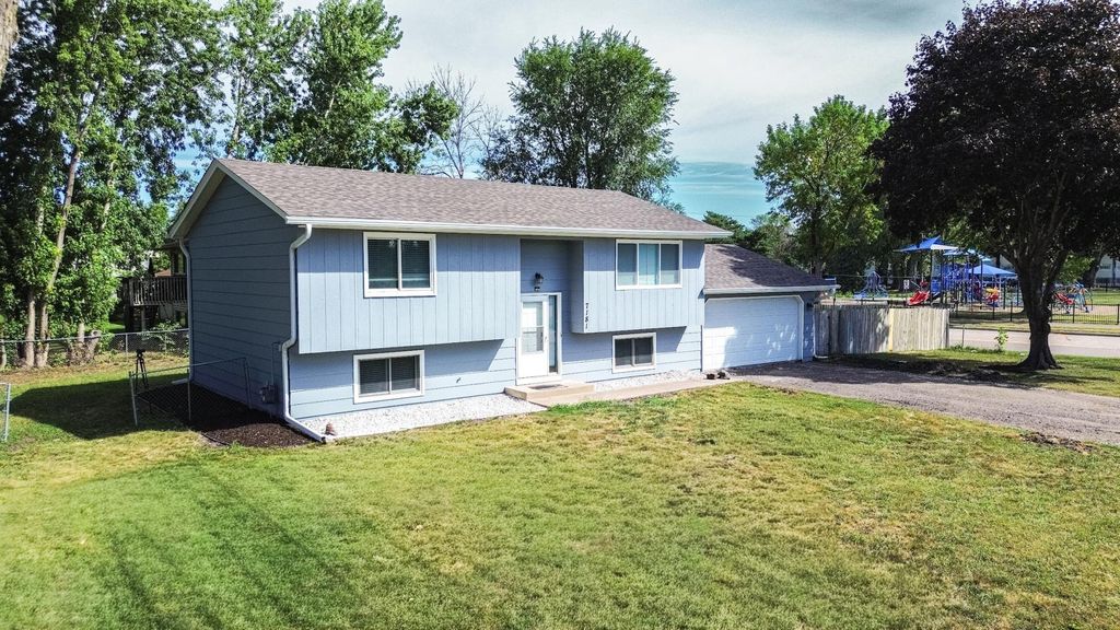 7181 Colorado Avenue N, Brooklyn Park, MN 55429 — exterior