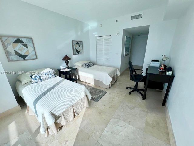 950 Brickell Bay Dr 2711, Miami, FL 33131