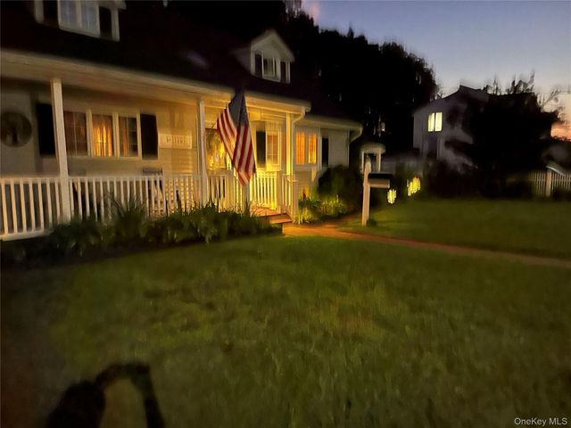 22 Jersey Street, Deer Park, NY 11729