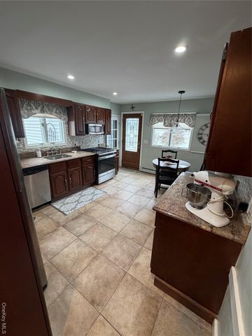 22 Jersey Street, Deer Park, NY 11729