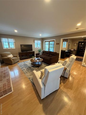 22 Jersey Street, Deer Park, NY 11729