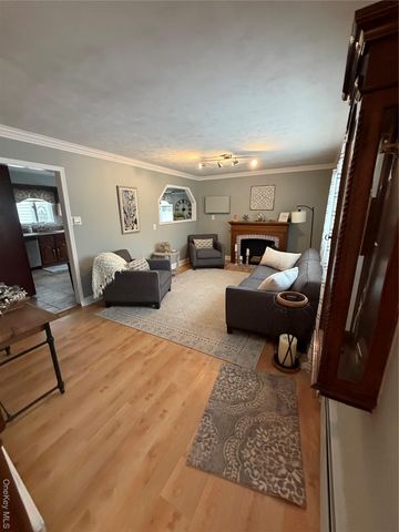 22 Jersey Street, Deer Park, NY 11729