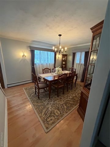 22 Jersey Street, Deer Park, NY 11729